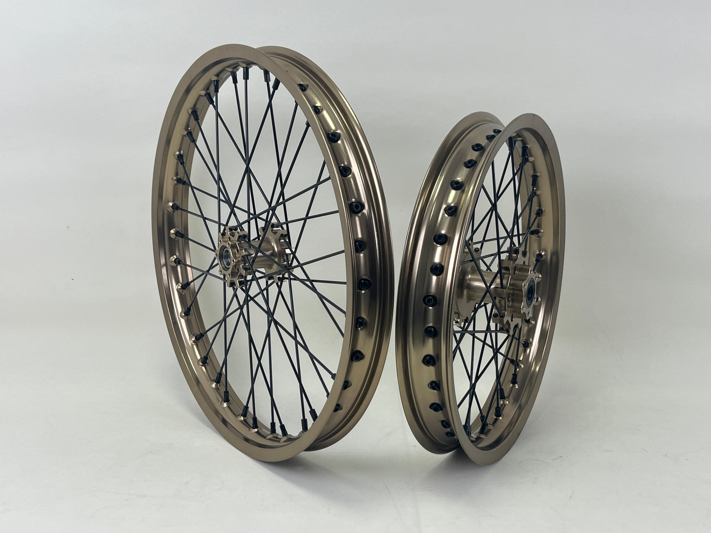 גאנטים מחוזקים בהתאמה אישית - טלריה סטינג