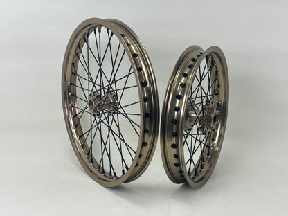 גאנטים מחוזקים בהתאמה אישית - טלריה סטינג