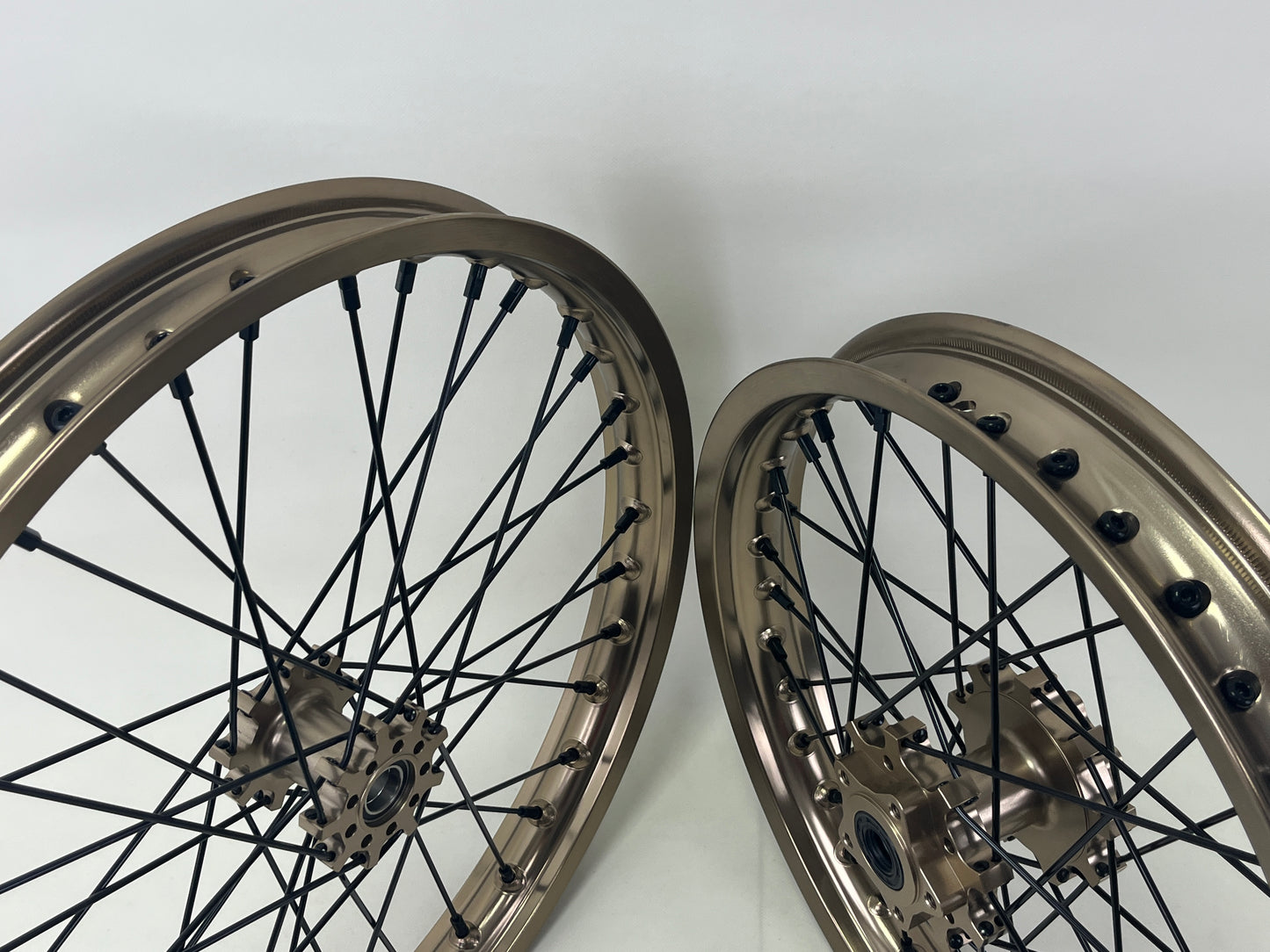 גאנטים מחוזקים בהתאמה אישית - טלריה סטינג